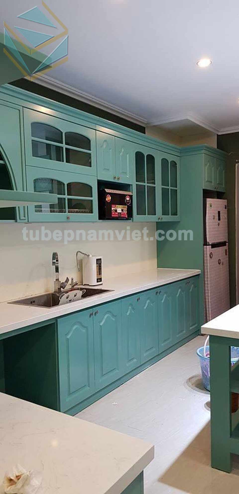 Xu hướng mẫu tủ bếp gỗ sồi sơn xanh bán cổ điển 2020