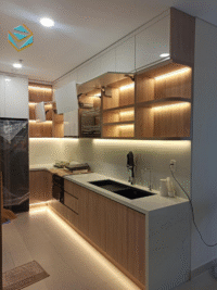 Melamine có khả năng chống va đập và chịu nhiệt tốt, thích hợp với môi trường bếp ẩm và nhiệt độ cao.