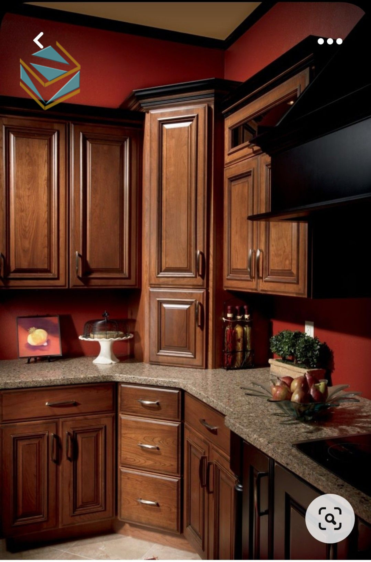 Tủ bếp gỗ sồi không chỉ đẹp mà còn được thiết kế để tận dụng triệt để diện tích.