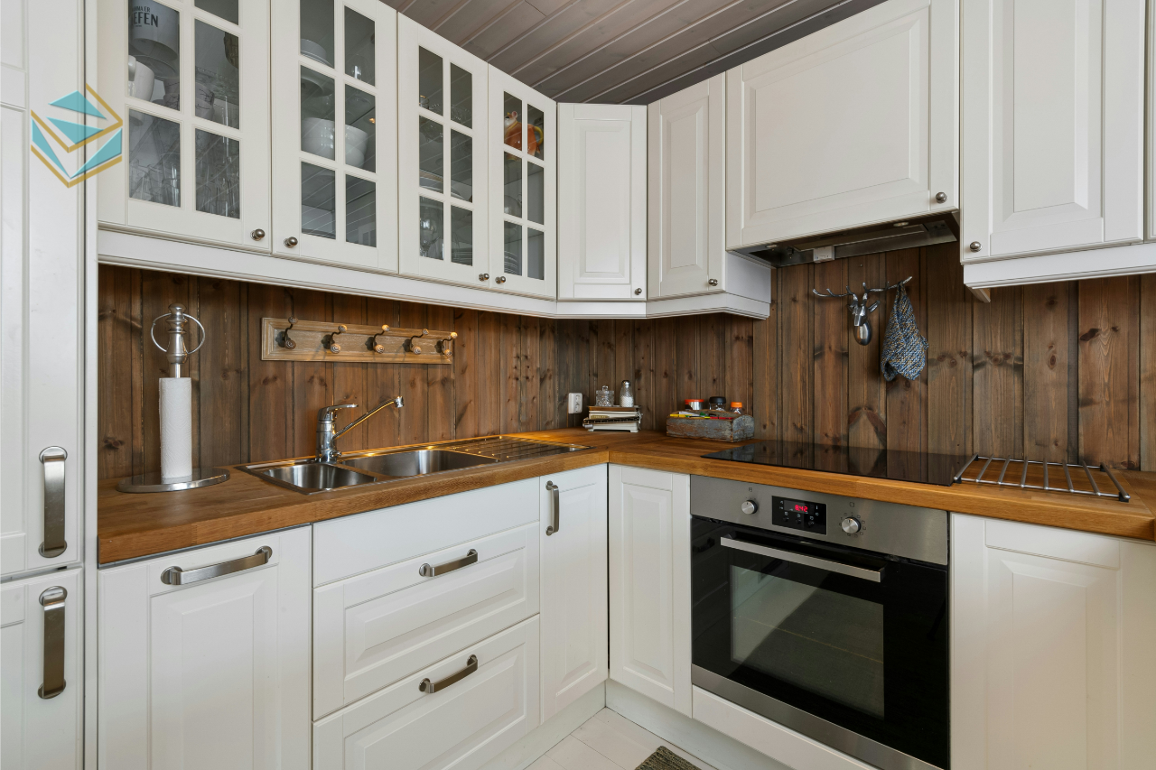 Tủ bếp chữ L sang trọng, phù hợp không gian chung cư và căn hộ nhỏ hẹp.