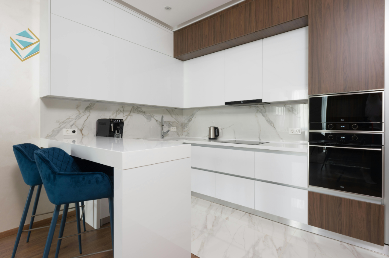 Thiết kế tủ bếp thông minh với hệ thống ngăn kéo và phụ kiện đa năng, tối ưu công năng cho người nội trợ hiện đại.