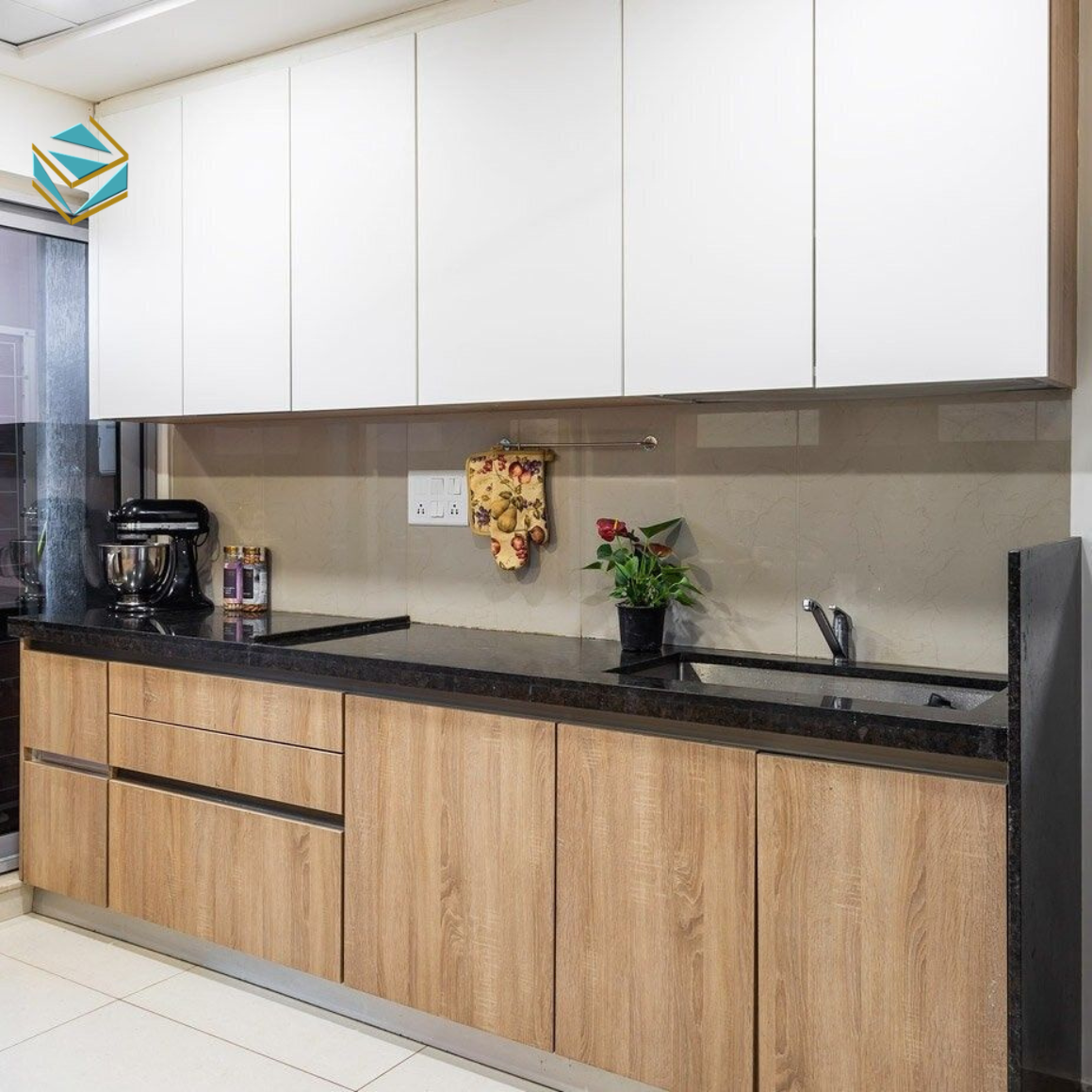 Thiết kế lấy cảm hứng từ phong cách Bắc Âu, kết hợp màu trắng và gỗ sáng, mang lại cảm giác tự nhiên và gần gũi cho gian bếp.