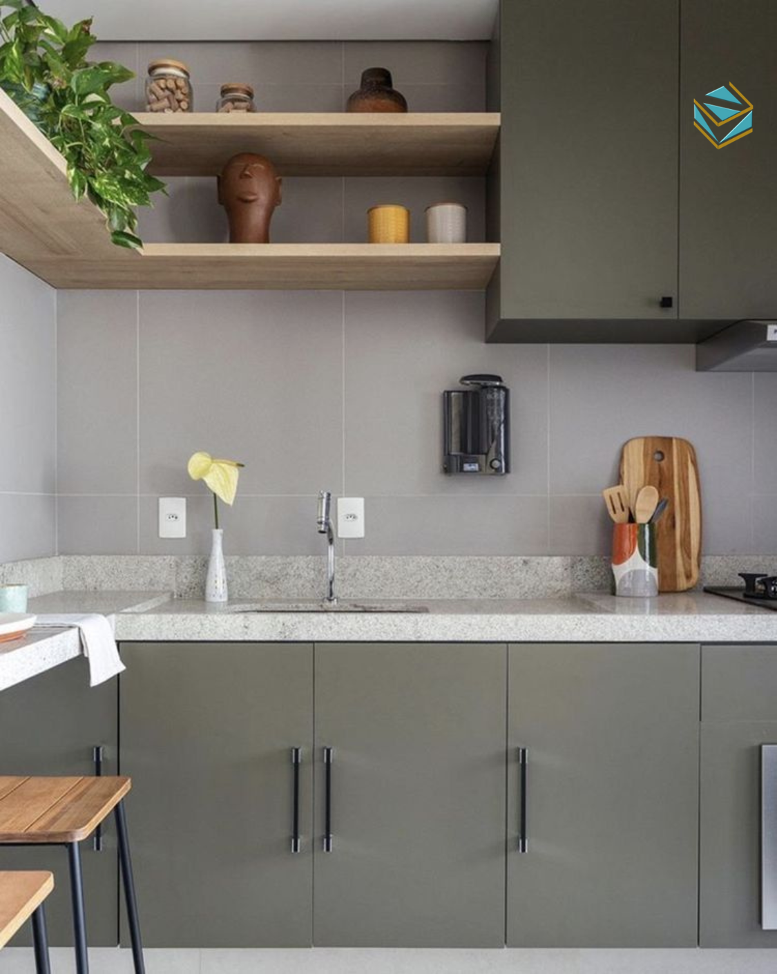 Giải pháp tủ bếp cho gia đình đông người tập trung tăng lưu trữ. Bếp luôn gọn gàng dù nấu nướng với tần suất cao.