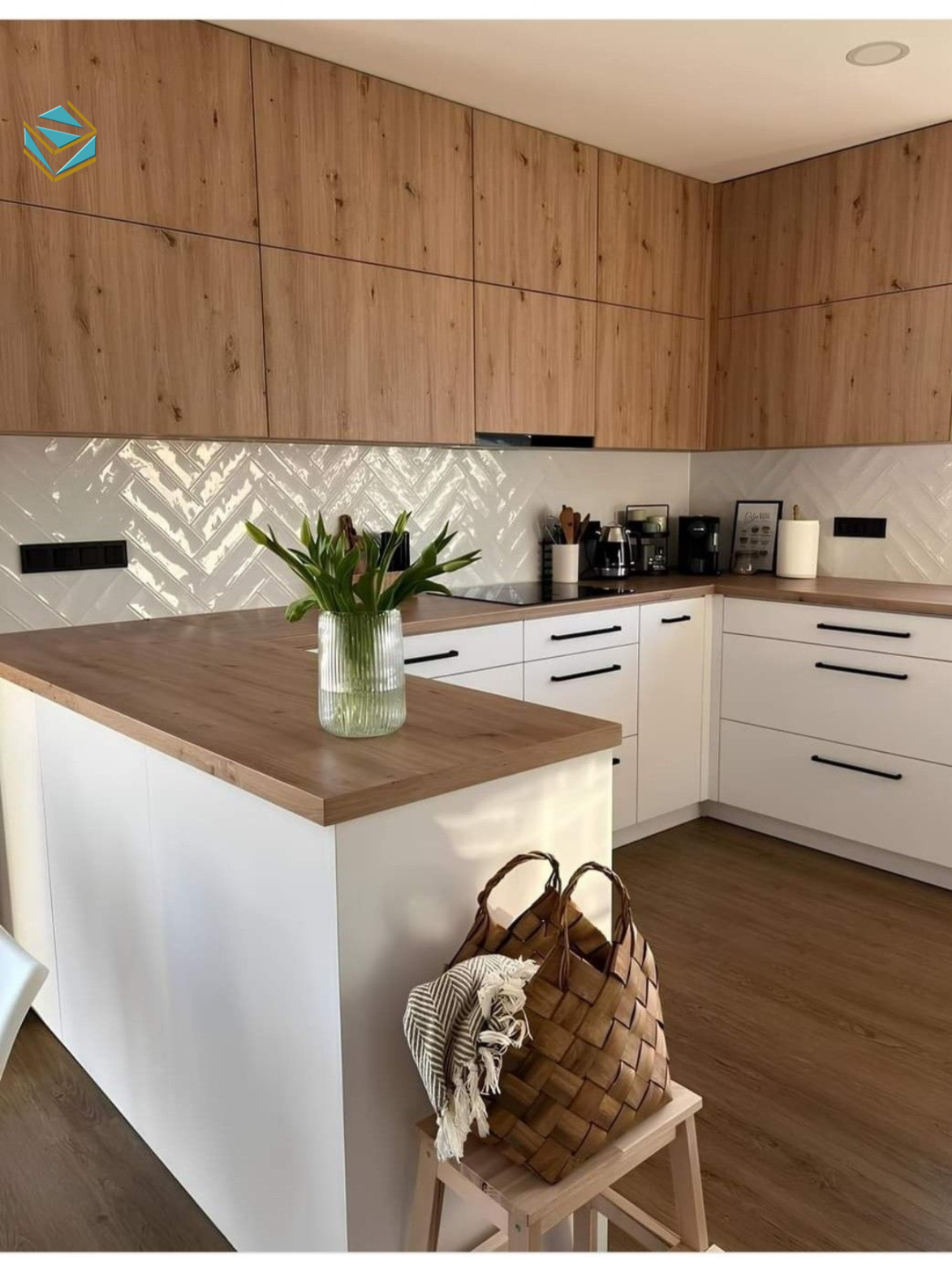 Thiết kế tủ bếp cho gia đình nhà phố chú trọng độ bền và công năng. Gian bếp phù hợp sinh hoạt thường xuyên của cả nhà.