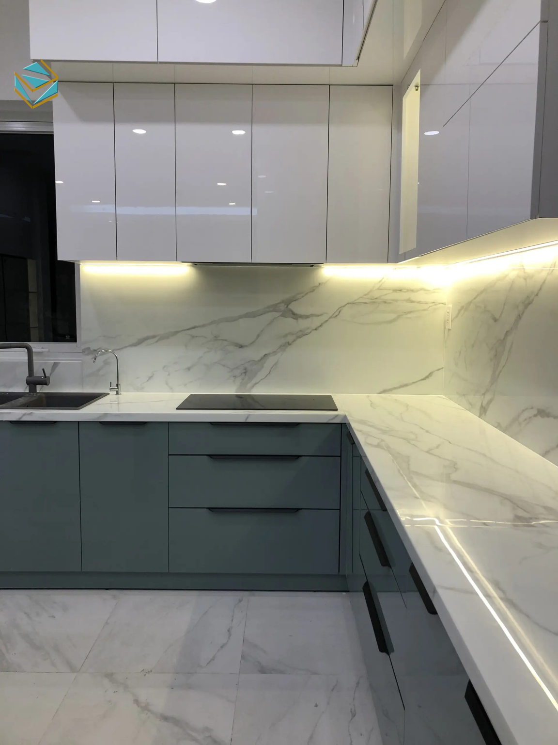 Sử dụng tủ bếp nhựa Picomat giúp loại bỏ hoàn toàn nỗi lo ẩm mốc, phù hợp cho gia đình ưu tiên độ bền lâu dài.