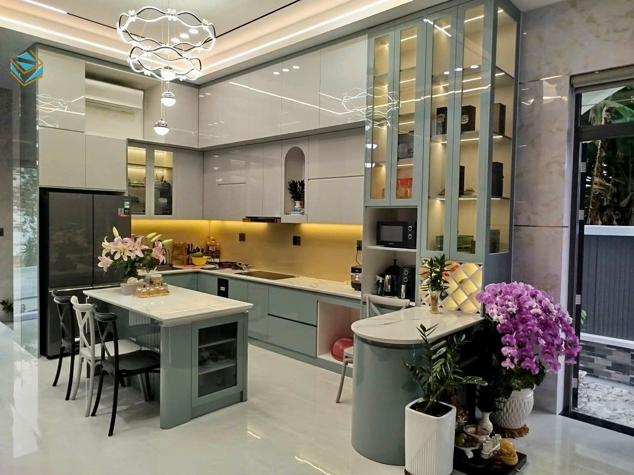 Sử dụng cốt nhựa dày dặn, chống mối mọt kết hợp màu Acrylic xanh ghi trend 2026, chống trầy xước và cực kỳ bền màu theo thời gian.